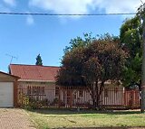 Freestanding To Let in Northmead - IOL Property