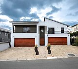 4 Bedroom House in Greenstone Hill